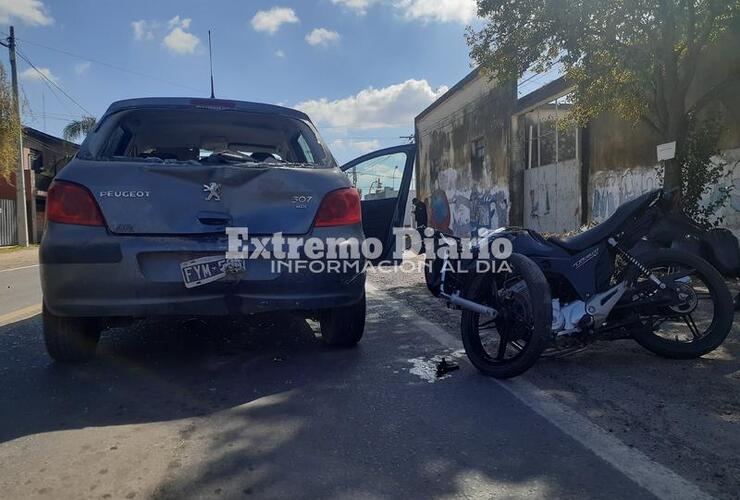 Imagen de Un herido: Moto impact&oacute; contra un autom&oacute;vil