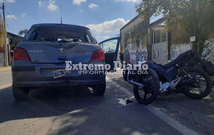 Imagen de Un herido: Moto impact&oacute; contra un autom&oacute;vil