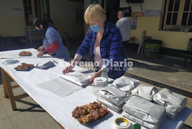 Imagen de La cooperadora de la escuela fiscal vendió 340 docenas de pastelitos