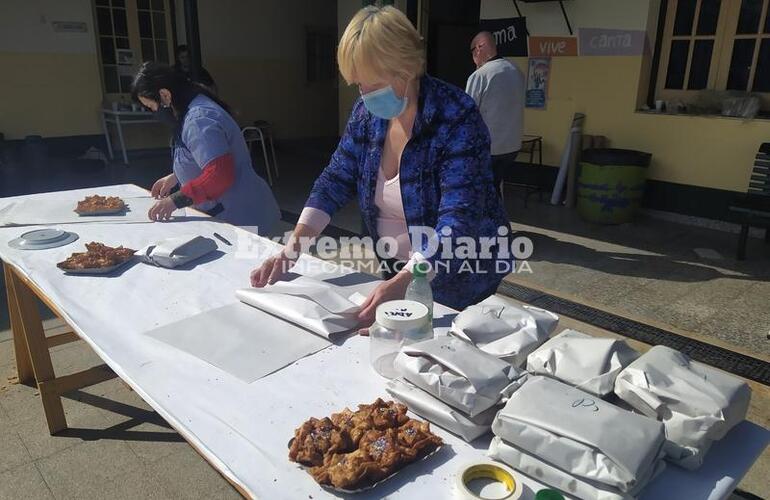 Imagen de La cooperadora de la escuela fiscal vendió 340 docenas de pastelitos