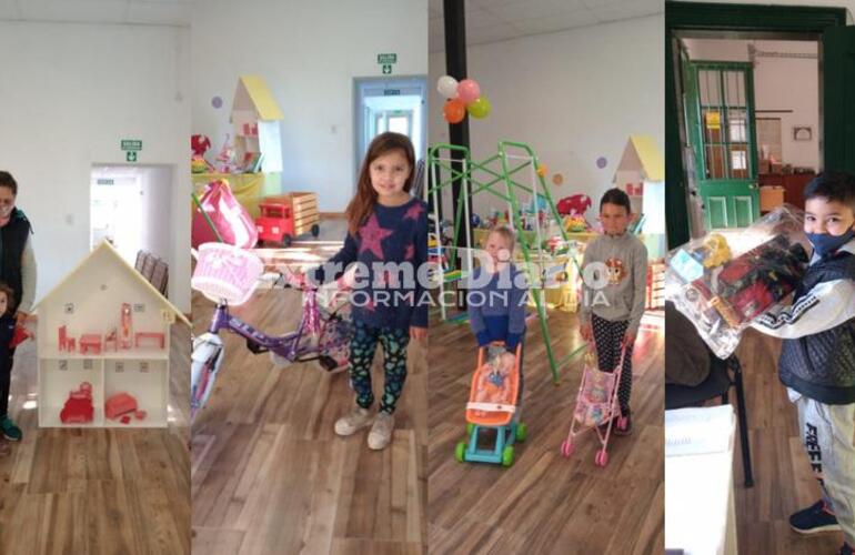 Entre los regalos hab&iacute;a una hamaca, un tobog&aacute;n, un metegol y una bicicleta.