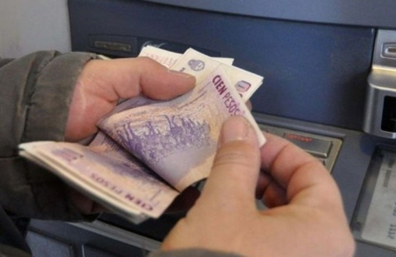 Imagen de Provincia anunci&oacute; un aumento en los sueldos de agosto de los empleados p&uacute;blicos