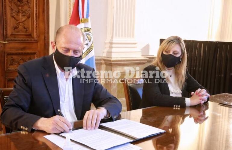 Gobernador Omar Perotti y Senadora Mar&iacute;a de los &Aacute;ngeles Sacnun