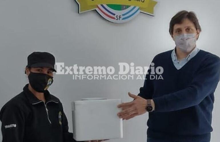 Moni Pe&ntilde;a, representa de Cuatro Patitas recibi&oacute; las donaciones