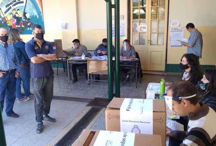 Imagen de Paso 2021: a dos horas del cierre, votó la mitad del padrón en Santa Fe