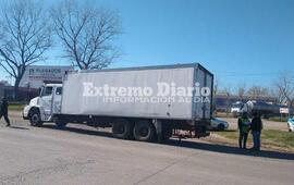 Imagen de Secuestran cami&oacute;n y decomisan mercader&iacute;a