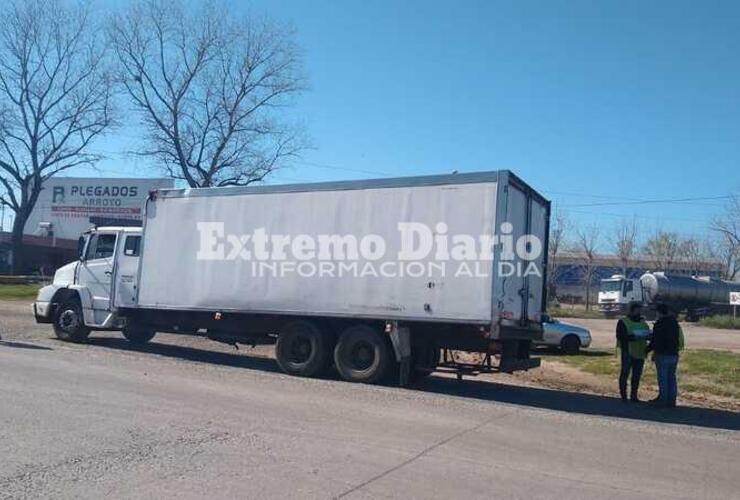 Imagen de Secuestran camión y decomisan mercadería