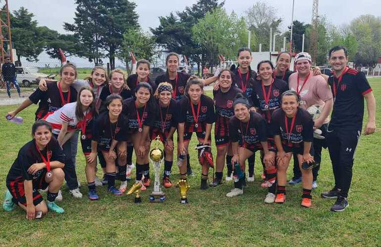 Imagen de Fútbol Femenino: Sportivo Figherense, Campeón de la Liga del Litoral.