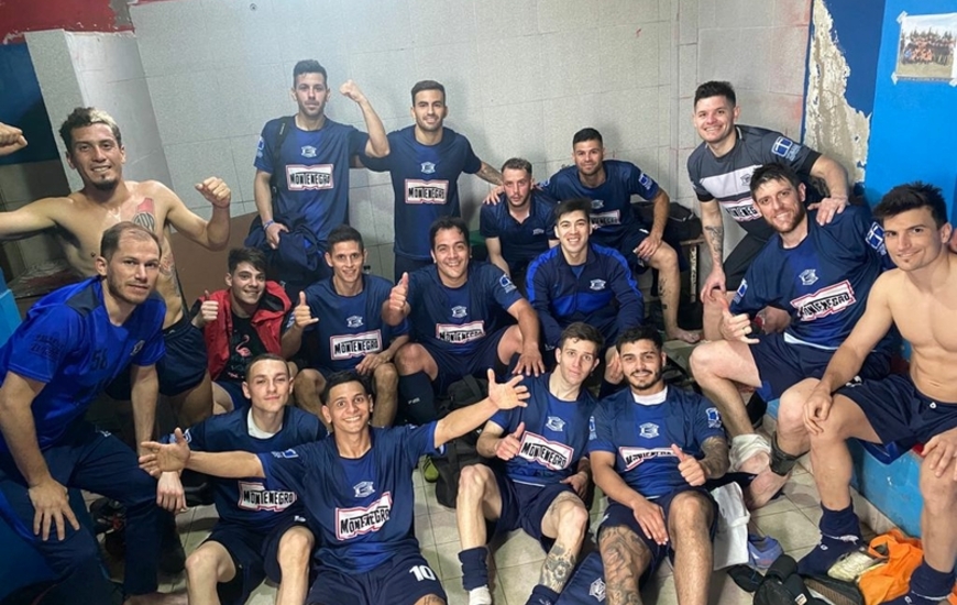 Athletic, puntero. El festejo del "Azul" en el vestuario.