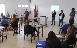Imagen de La comuna y la ONG �Si nos re&iacute;mos, nos re&iacute;mos todxs�, iniciaron charlas sobre convivencia con docentes de la Esc. Hilario Lagos.
