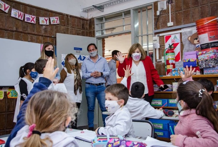 La Ministra de Educación arribó con propuestas y obras educativas.