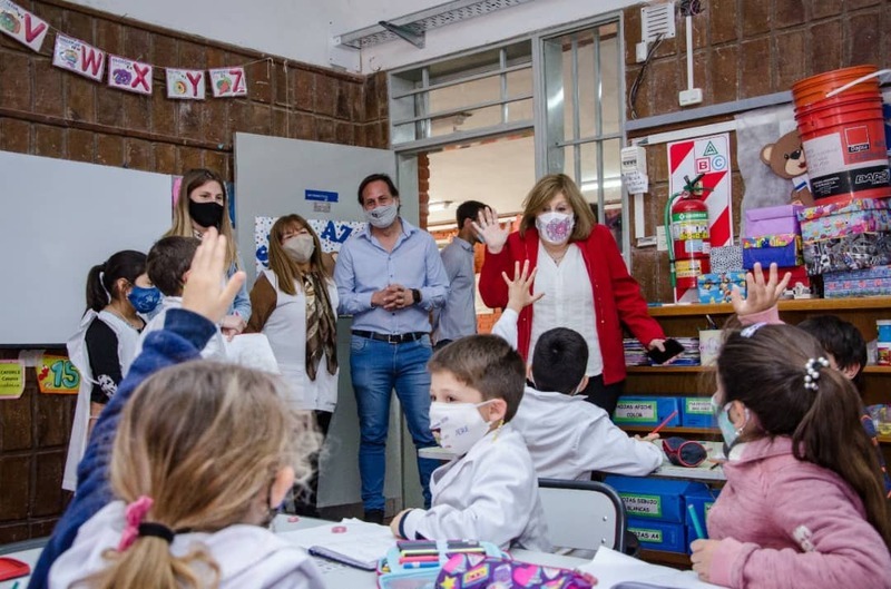La Ministra de Educaci&oacute;n arrib&oacute; con propuestas y obras educativas.