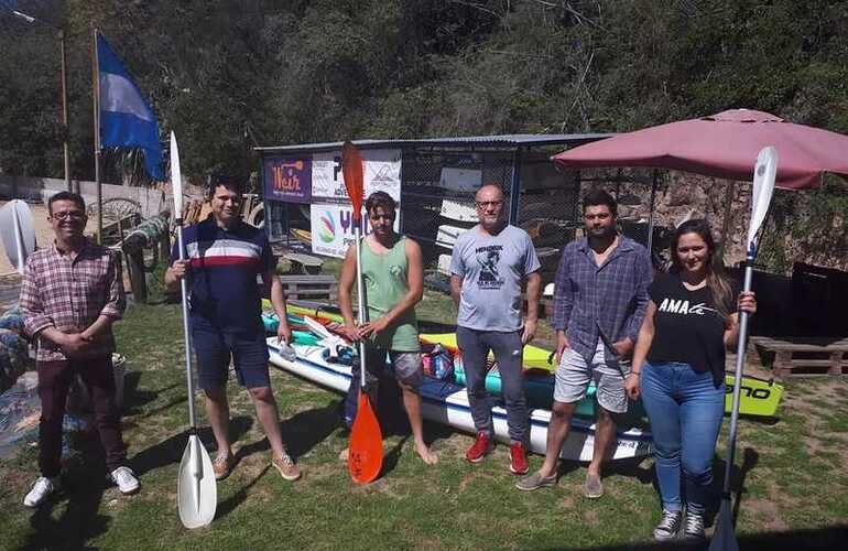 Imagen de Nico Gomez y el PDP entregaron subsidio a la Subcomisi&oacute;n de Canotaje del Rowing Club.