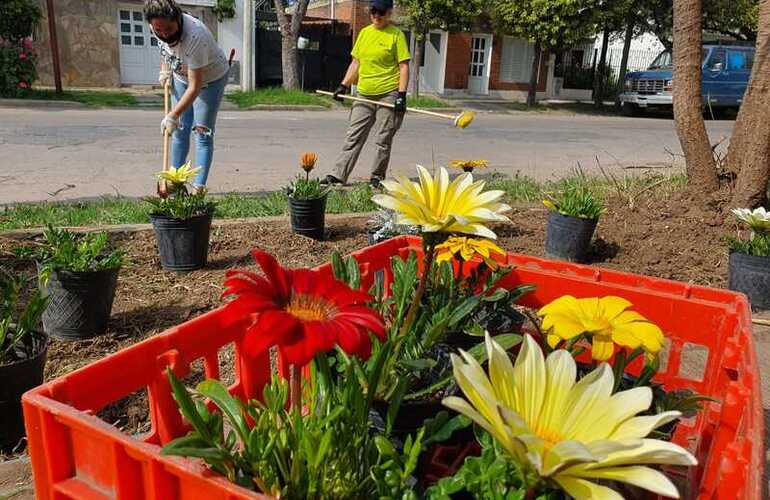 Imagen de Intervención del Curso de Jardinería y Paisajismo y Huerta y Vivero en las inmediaciones del Ramón Carrillo