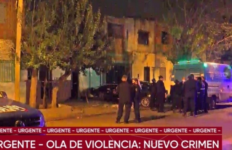 La policía trabajaba en la zona del crimen. (Imagen El Tres)