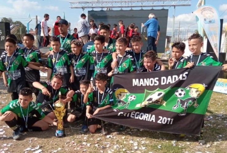 Imagen de Los chicos de la 2011 de Manos Dadas salieron Campeones del Victoria Champions Kids