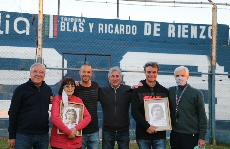 La tribuna de cemento del Gabino Machuca fue rebautizada.