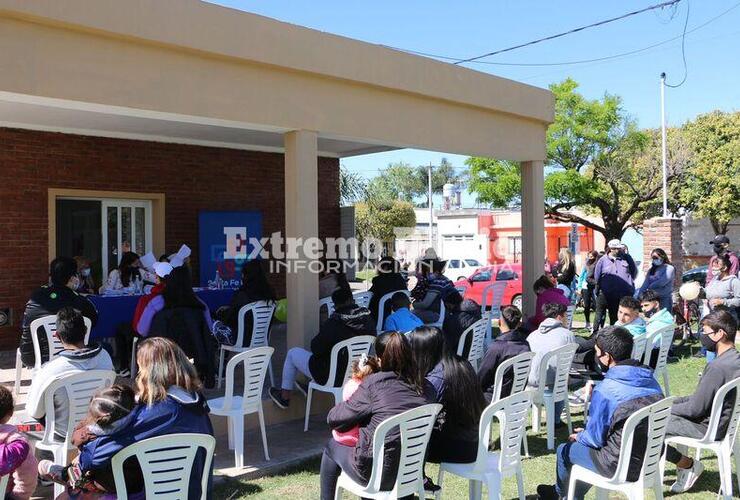 Cerca de doscientos alumnos recibieron las tarjetas.