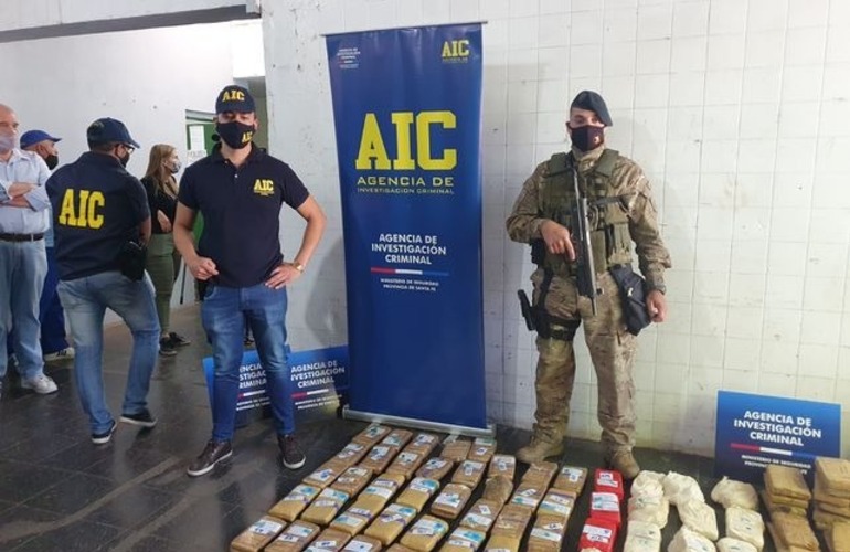 Imagen de Golpe al narcotráfico: quemaron más de mil kilos de marihuana y cocaína en el Cementerio La Piedad