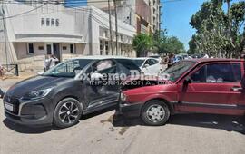 Imagen de Fuerte choque con heridos frente a la municipalidad
