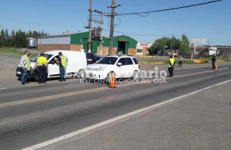 Imagen de Controles en el acceso norte por Ruta 21