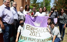 Clara Garc&iacute;a visit&oacute; junto al diputado Gabriel Real la escuela secundaria N&deg;698 de Las Tunas, inaugurada por el exgobernador Miguel Lifschitz, y cuya comunidad educativa propuso que lleve su nombre.
