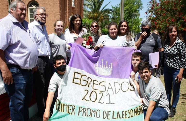 Clara García visitó junto al diputado Gabriel Real la escuela secundaria N°698 de Las Tunas, inaugurada por el exgobernador Miguel Lifschitz, y cuya comunidad educativa propuso que lleve su nombre.