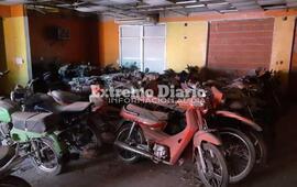Las motos a compactar est&aacute;n en el galp&oacute;n ubicado lindero a la cabina sanitaria en acceso norte