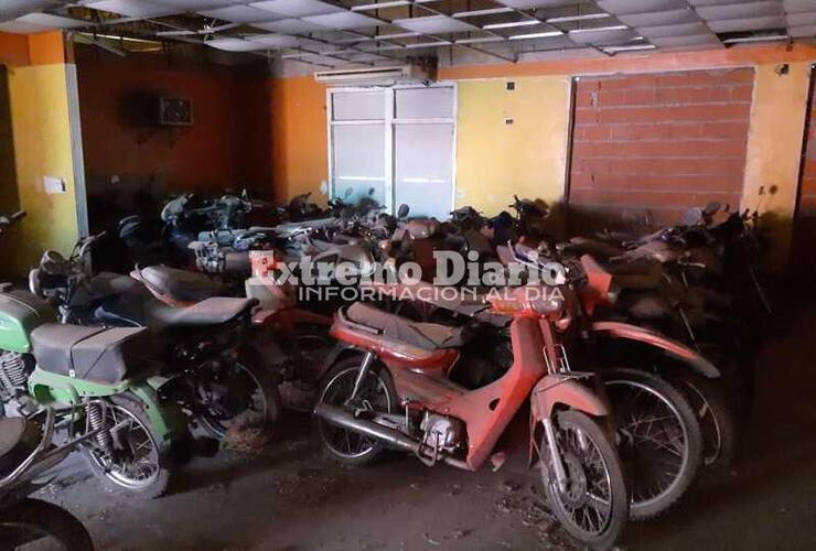 Las motos a compactar están en el galpón ubicado lindero a la cabina sanitaria en acceso norte