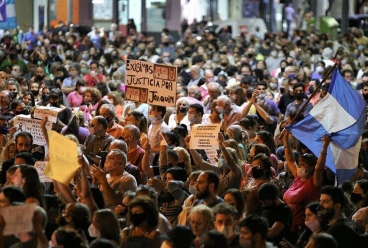 Multitudinaria manifestación de protesta en la zona norte de Rosario. (Alan Monzón/Rosario3)