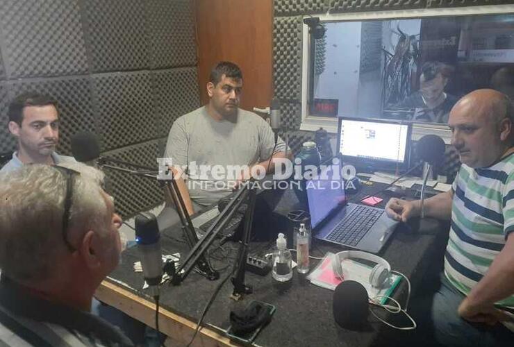 Parte de la comisión visitó esta mañana Radio Extremo