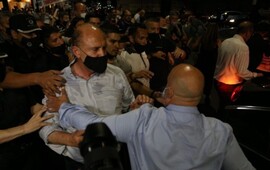 Imagen de Fuerte reclamo por seguridad en Rosario: vecinos increparon a Javkin y Perotti en la marcha