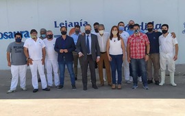 El funcionario recorri&oacute; la planta con autoridades y trabajadores.