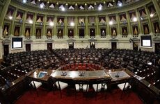 Imagen de El Senado renueva un tercio de las bancas y el oficialismo disputa 15 lugares