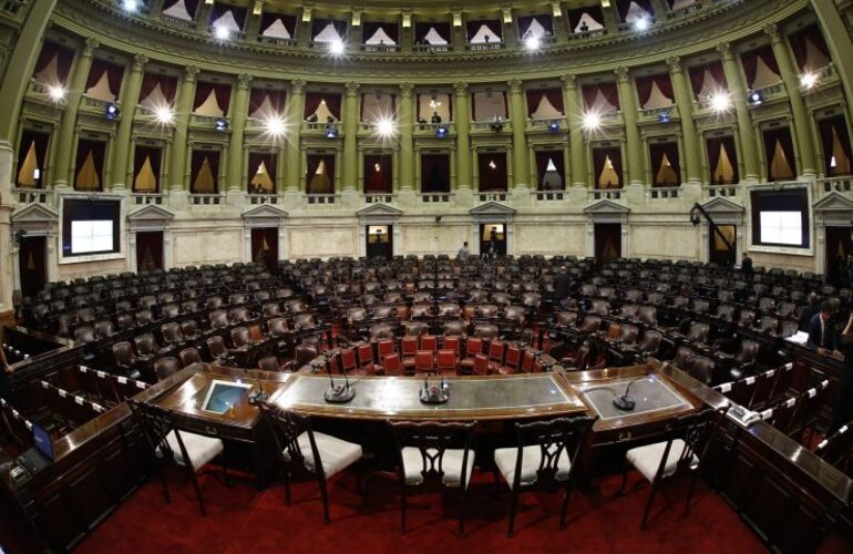 Imagen de El Senado renueva un tercio de las bancas y el oficialismo disputa 15 lugares
