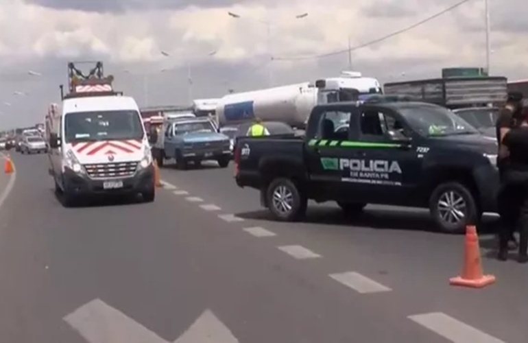 Imagen de Una motociclista murió arrollada por un camión en la avenida de Circunvalación