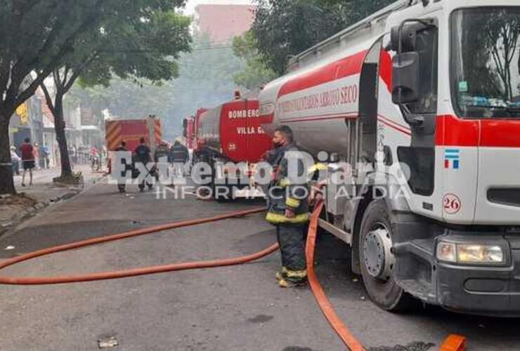 Imagen de Bomberos de Arroyo Seco también colaboró en incendio en Rosario