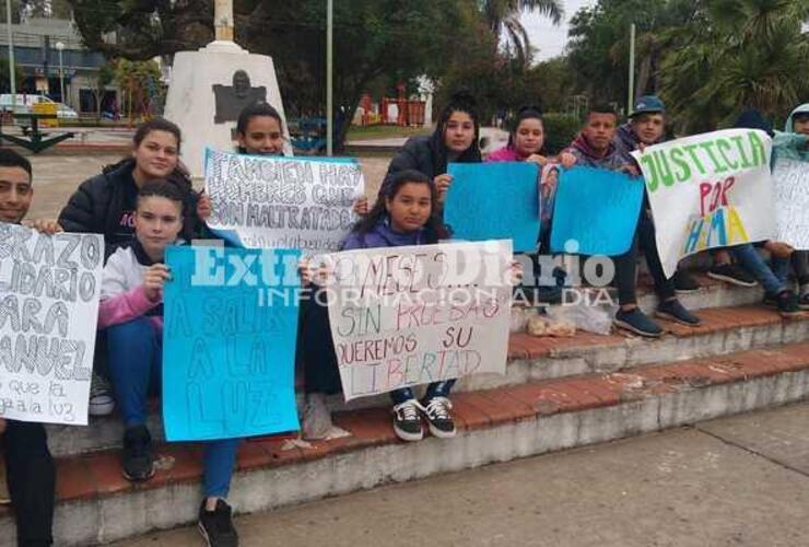 Amigos pidieron por su liberación en una manifestación pacífica