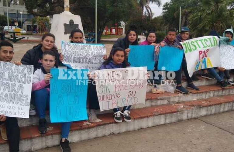 Amigos pidieron por su liberación en una manifestación pacífica