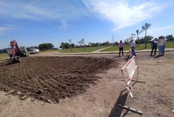 La calzada estará cubierta por loza de hormigón y adoquines.