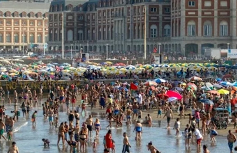 Mar del Plata, uno de los destinos domésticos para disfrutar de los feriados de verano e invierno.