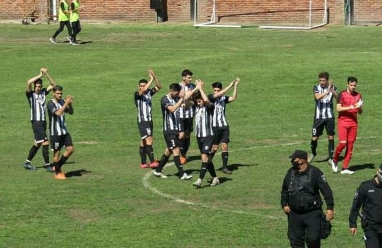 Unión define de local con Atlético Pavón esta noche.