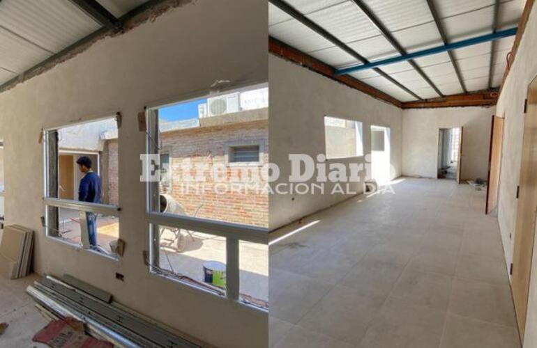 Se est&aacute;n colocando las aberturas y se comenz&oacute; con el cielorraso y tabiques interiores.