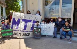 Imagen de El MTE se manifest&oacute; frente al Concejo exigiendo el tratamiento de la Ley de Envases