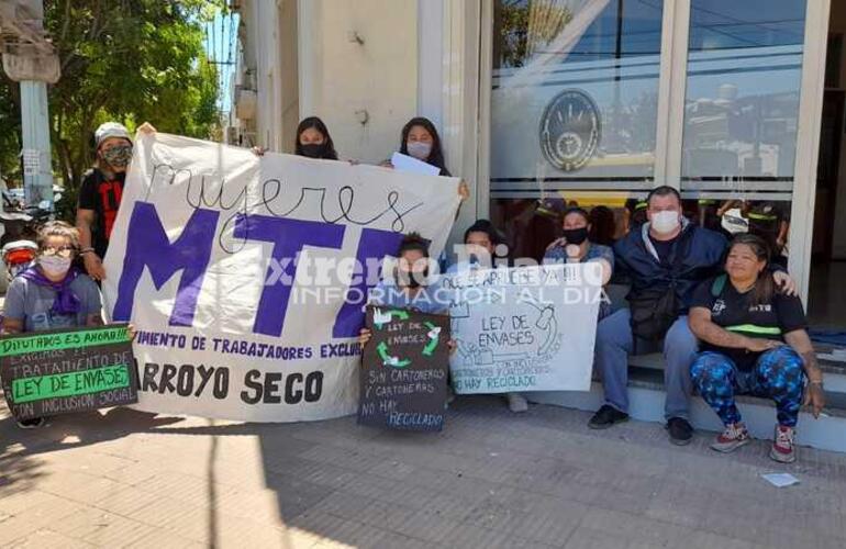 Imagen de El MTE se manifestó frente al Concejo exigiendo el tratamiento de la Ley de Envases