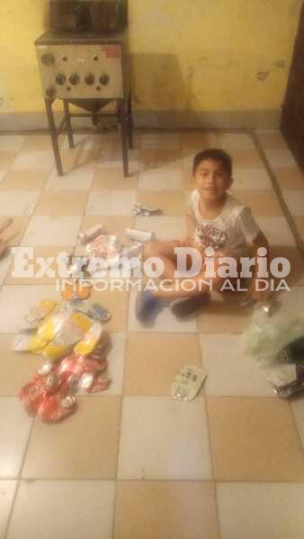 Imagen de Tiene 6 a&ntilde;os y junta latas para visitar a su familia en Corrientes