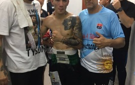 Garc&iacute;a festejando junto a Mariano Cabrera y Dar&iacute;o Cuello