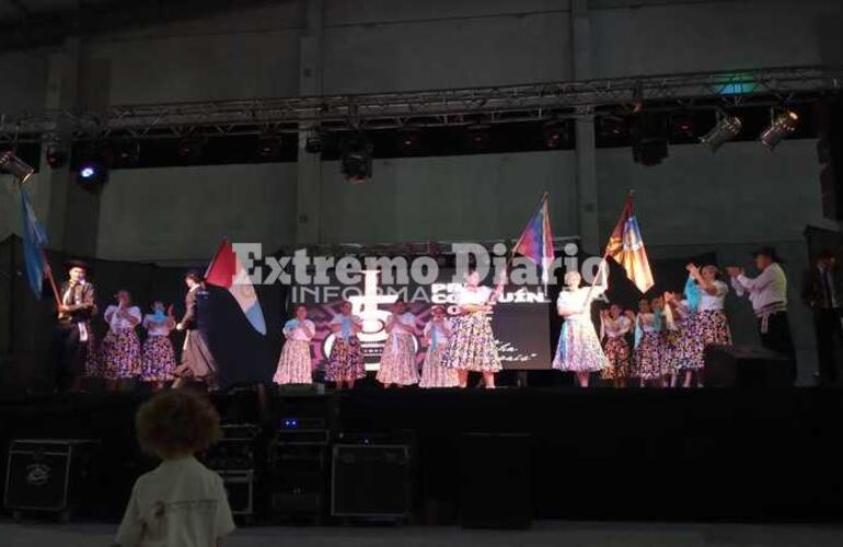 Imagen de "Soñadores del Paraná" y "Costumbres Argentinas" en el Pre Cosquín