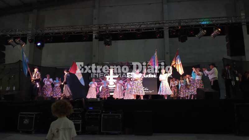 Imagen de "So&ntilde;adores del Paran&aacute;" y "Costumbres Argentinas" en el Pre Cosqu&iacute;n