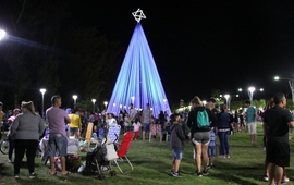El encendido del gran &aacute;rbol navide&ntilde;o, la atracci&oacute;n de cierre.